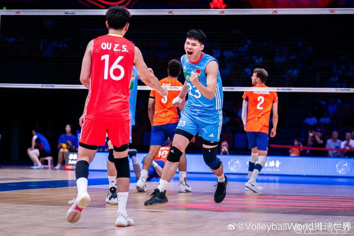 中国男排力克荷兰队，勇夺世界男排联赛胜利