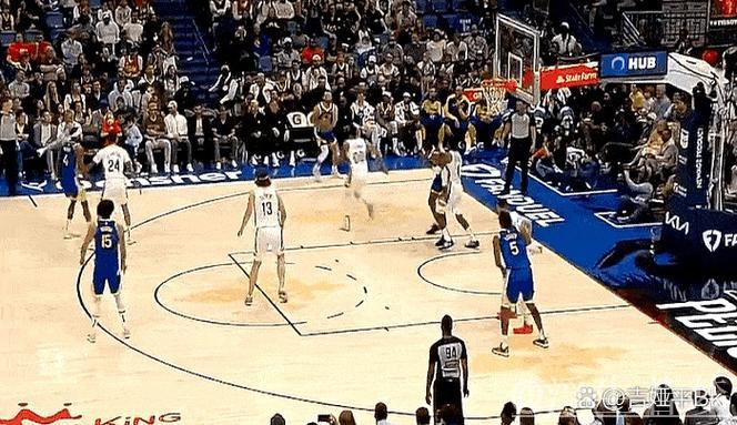 特纳晃飞霍姆格伦 后撤三分打板命中 特纳晃飞霍姆格伦 后撤三分打板命中