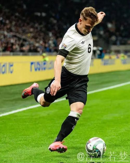 基米希快速角球助攻破门!球童:社交平台爆红,全国点赞让我笑疯了 基米希快速角球助攻破门!球童:社交平台爆红,全国点赞让我笑疯了