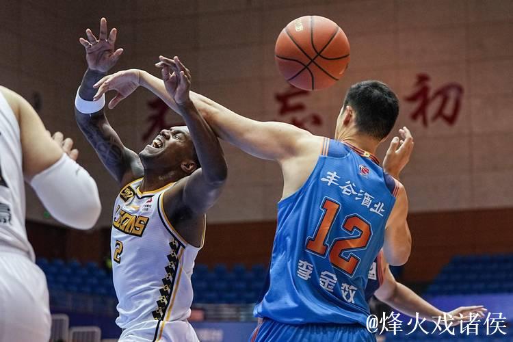 CBA-卡尔顿25+10 浙江方兴渡90-75青岛获6连胜