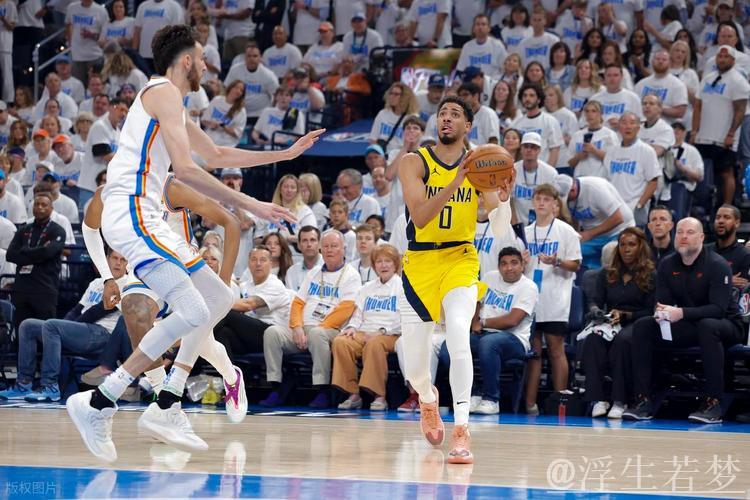 哈利伯顿神奇助攻 助攻西亚卡姆轻松上篮 哈利伯顿神奇助攻 助攻西亚卡姆轻松上篮